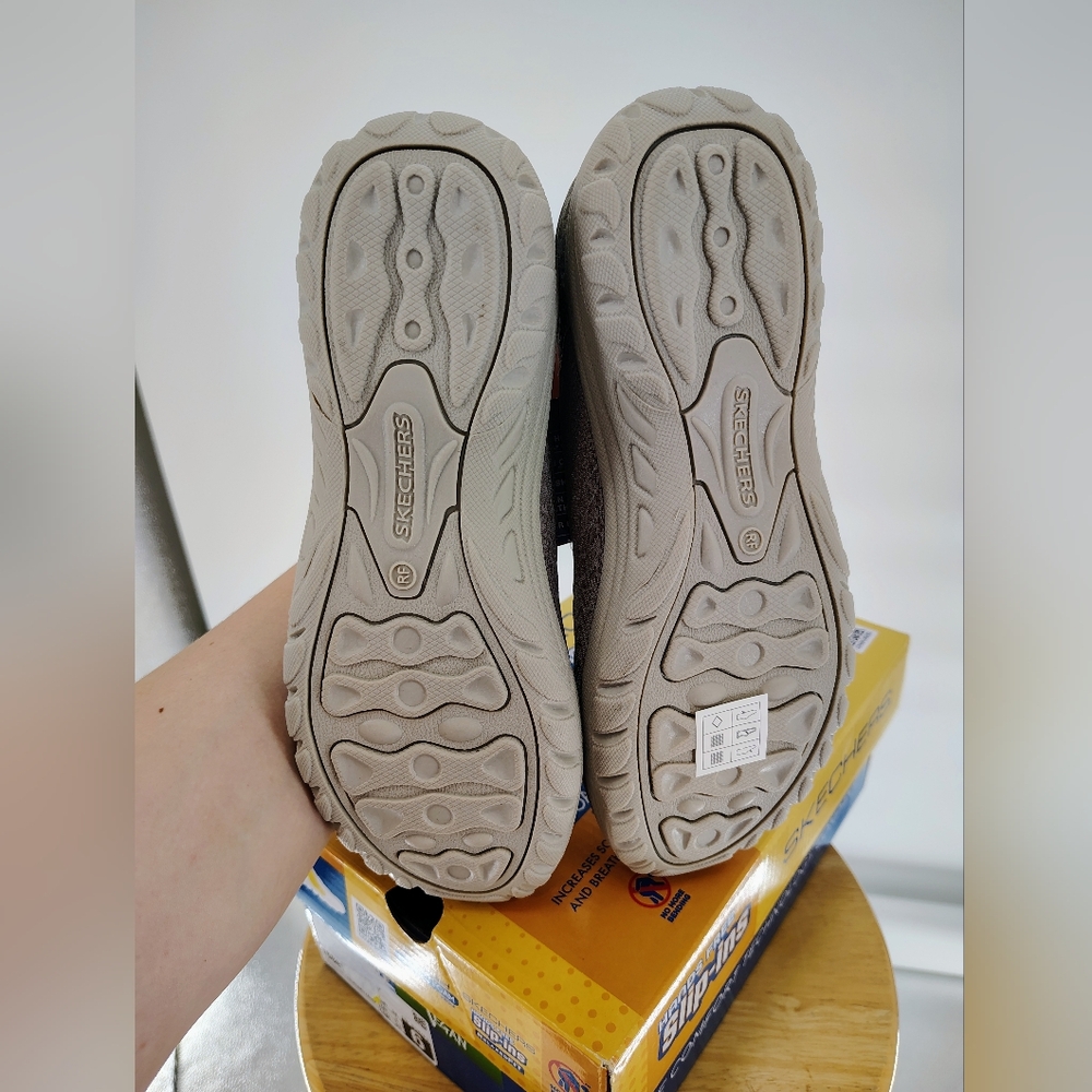 Skechers Women's Taupe Slip-Ins Relaxed Fit Shoes Women's Size 6 - Picture 2 of 3